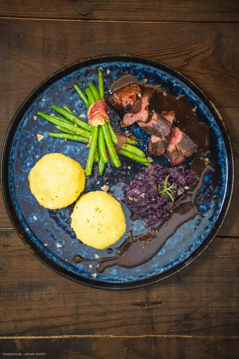 Kartoffelklöße mit Wildschwein und Gemüse
