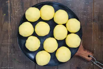 Kartoffelknödel vor dem Kochen